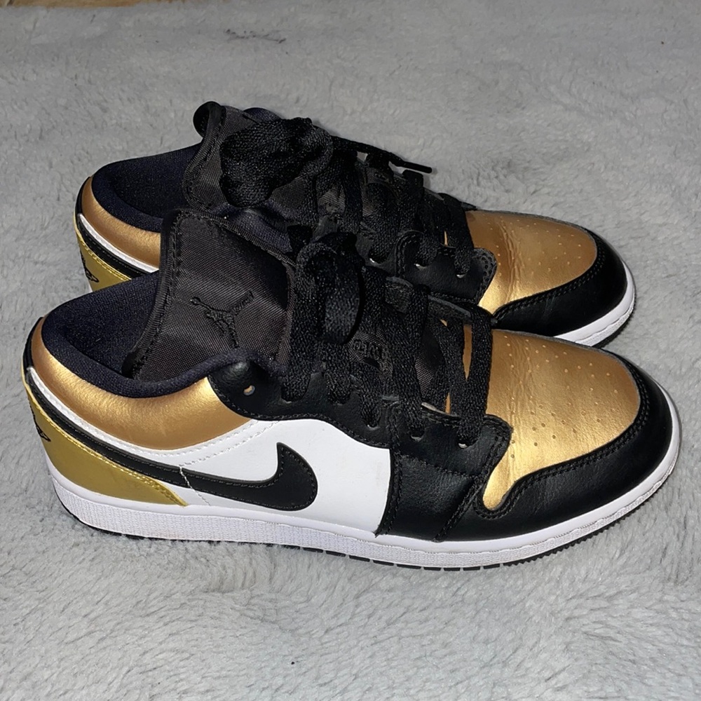 Air Jordan 1s Low Gold Toe Merallic (GS)